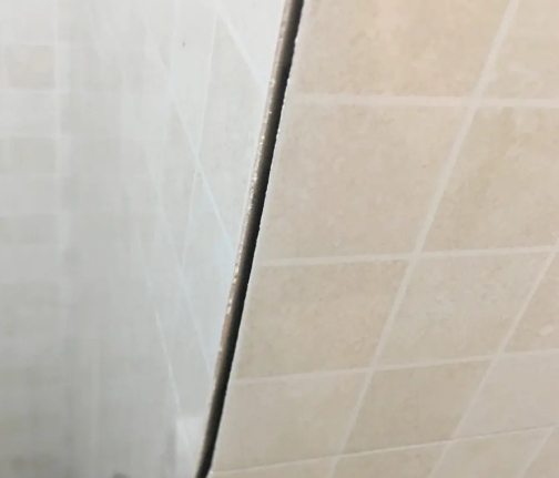 金昌瓷砖空鼓维修公司分享阳台瓷砖脱落的修复过程可以分为以下几个步骤