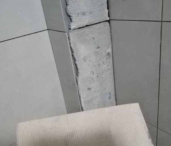 金昌瓷砖空鼓维修公司分享下厨房瓷砖脱落的补救措施。